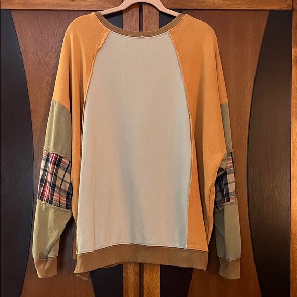 Easel Earth Tone Mixed Media Patchwork Crewneck Sweatshirt w/Plaid Accents - Picture 6 of 9